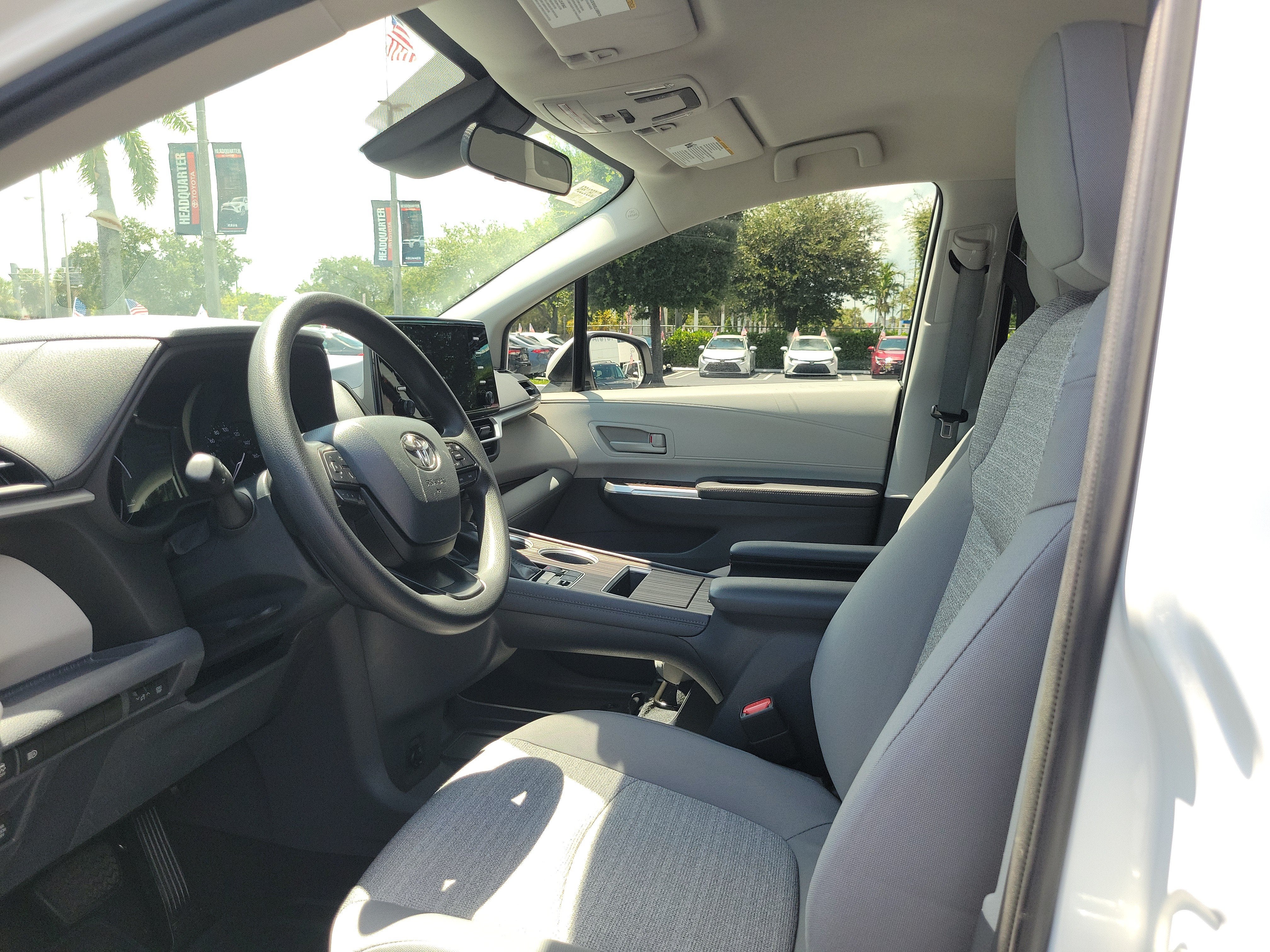 2022 Toyota Sienna LE