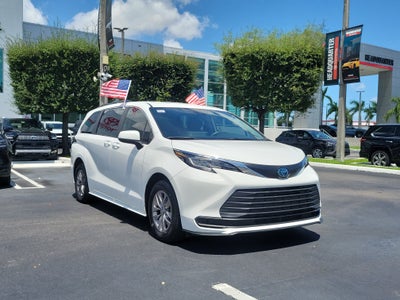 2022 Toyota Sienna LE