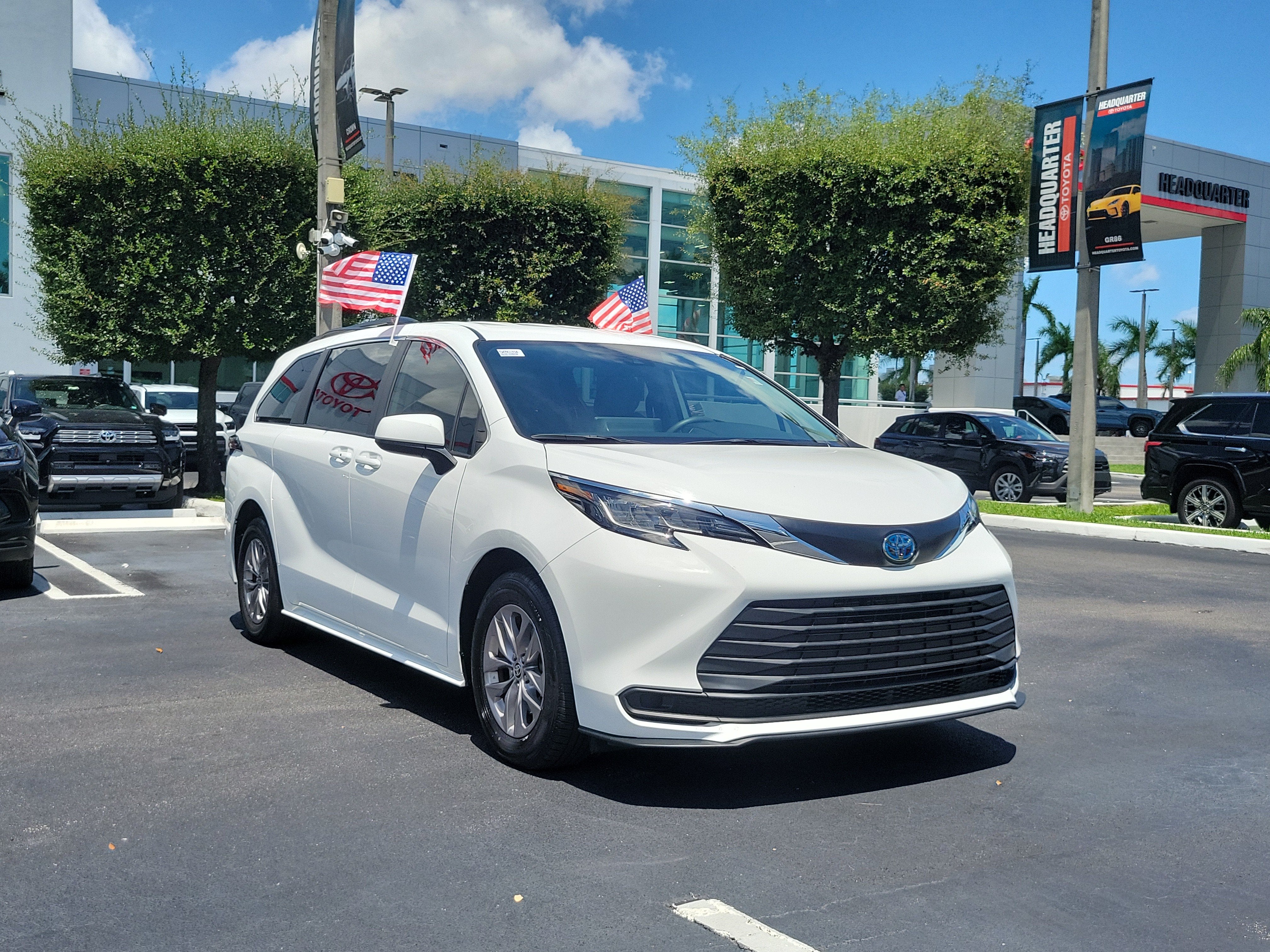 2022 Toyota Sienna LE