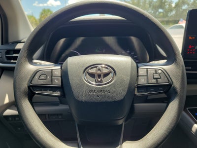 2022 Toyota Sienna LE