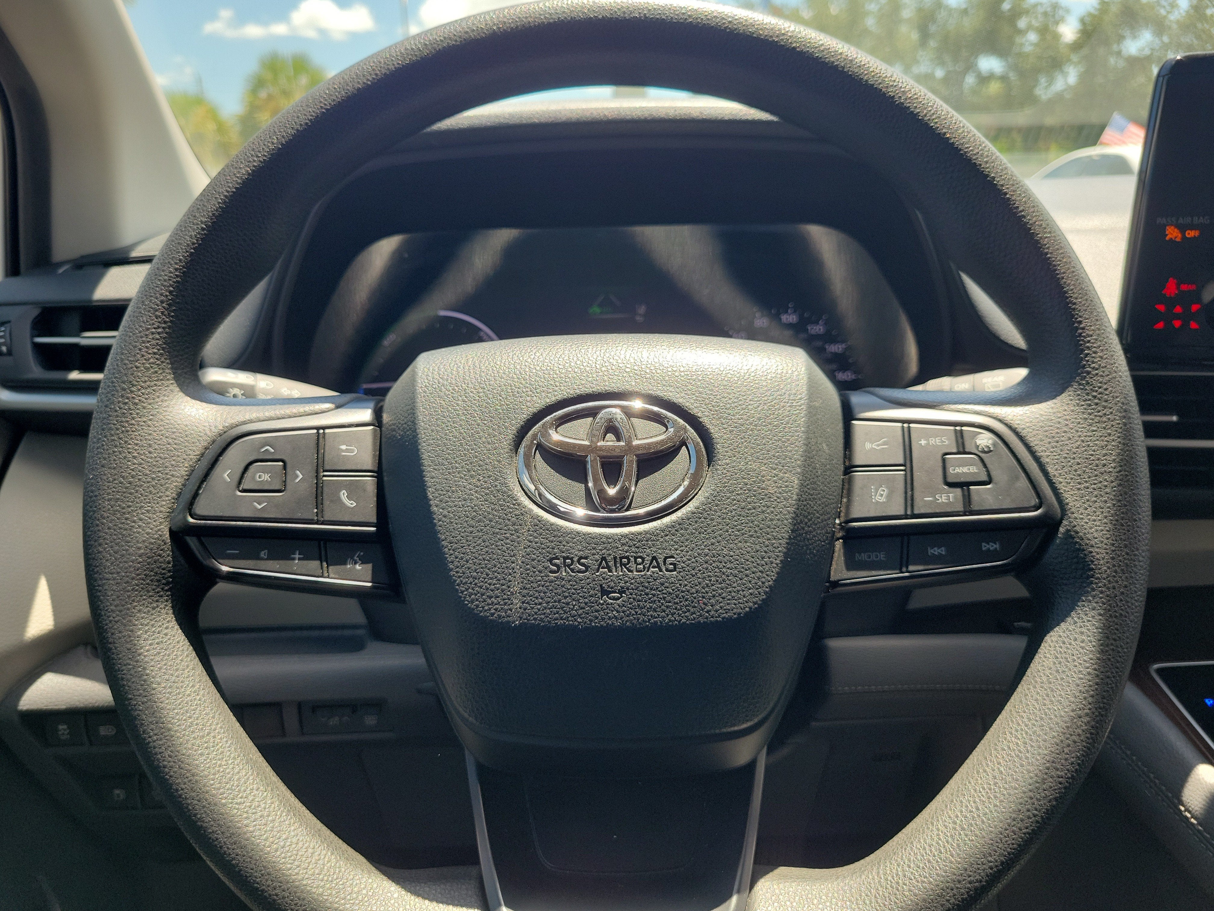 2022 Toyota Sienna LE