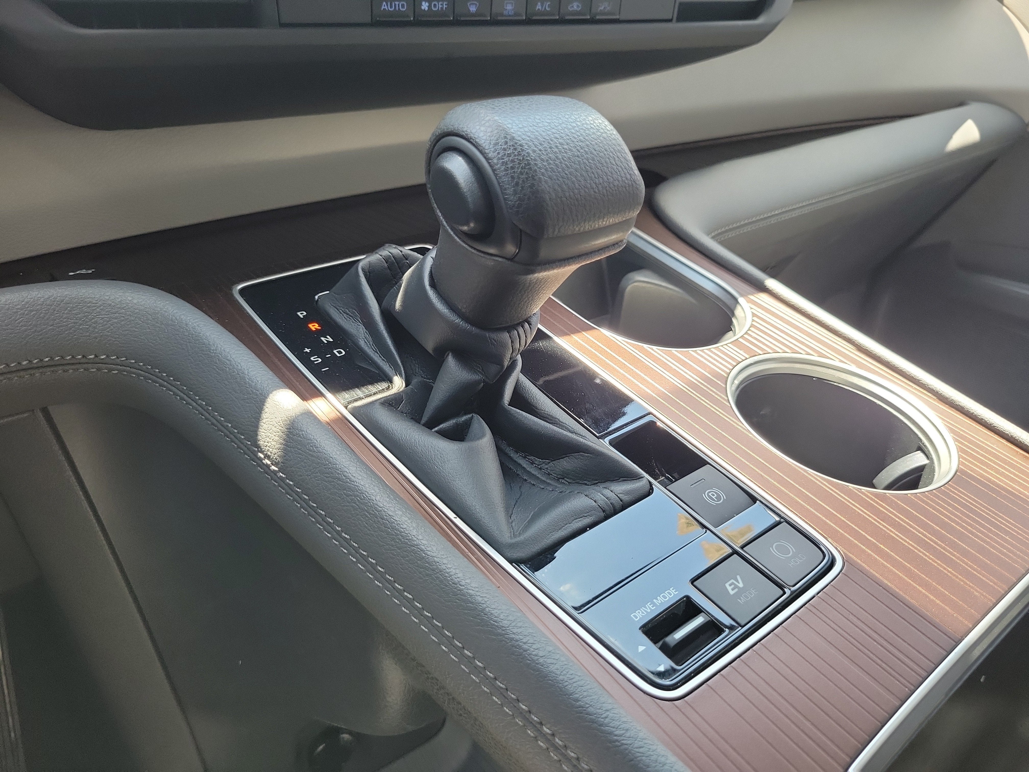 2022 Toyota Sienna LE