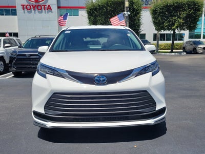 2022 Toyota Sienna LE