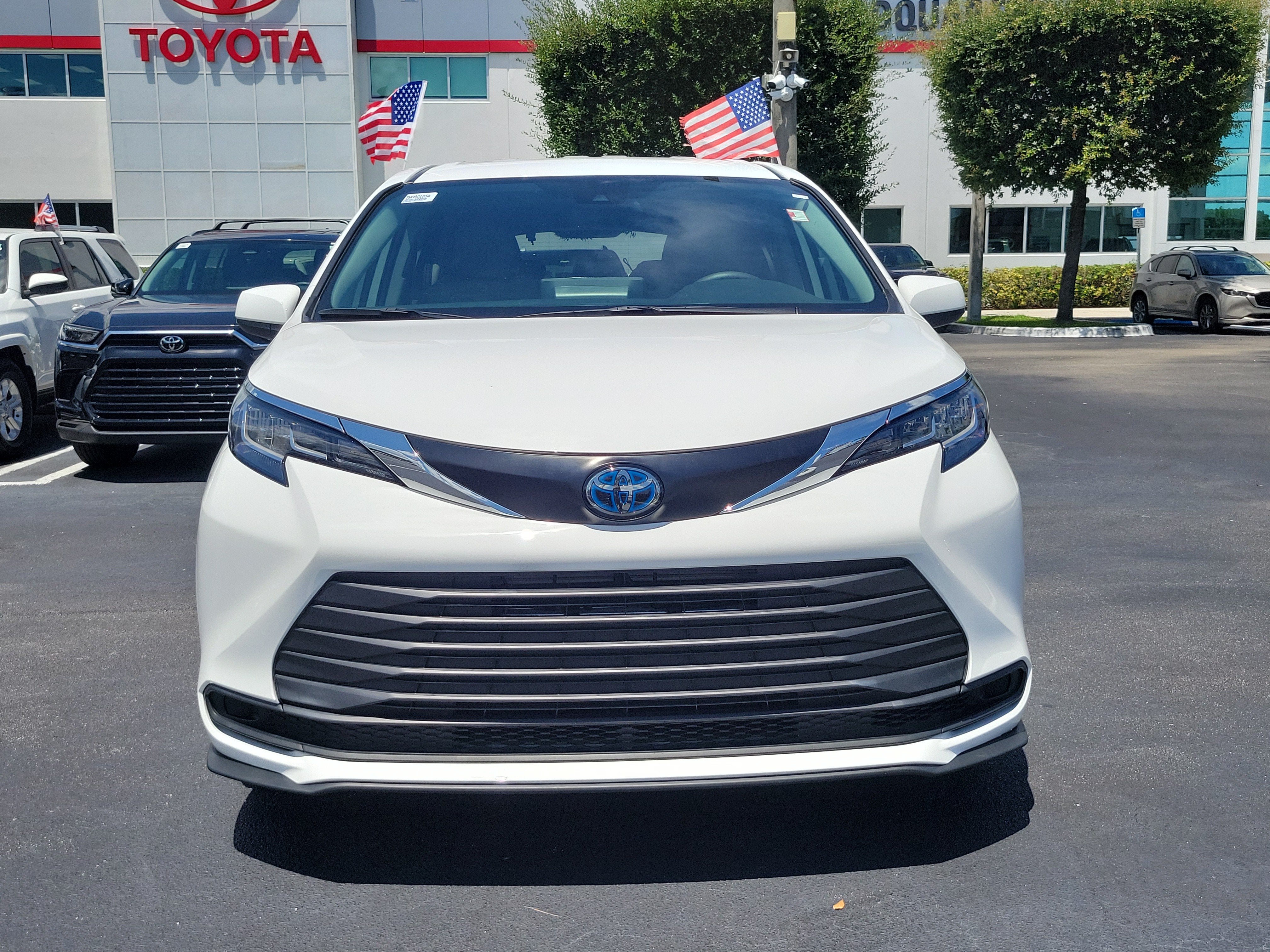 2022 Toyota Sienna LE