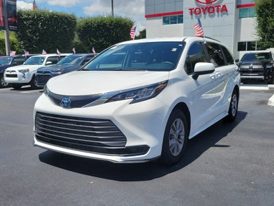 2022 Toyota Sienna LE