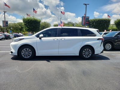 2022 Toyota Sienna LE