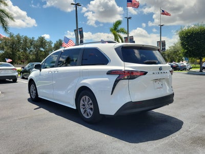 2022 Toyota Sienna LE