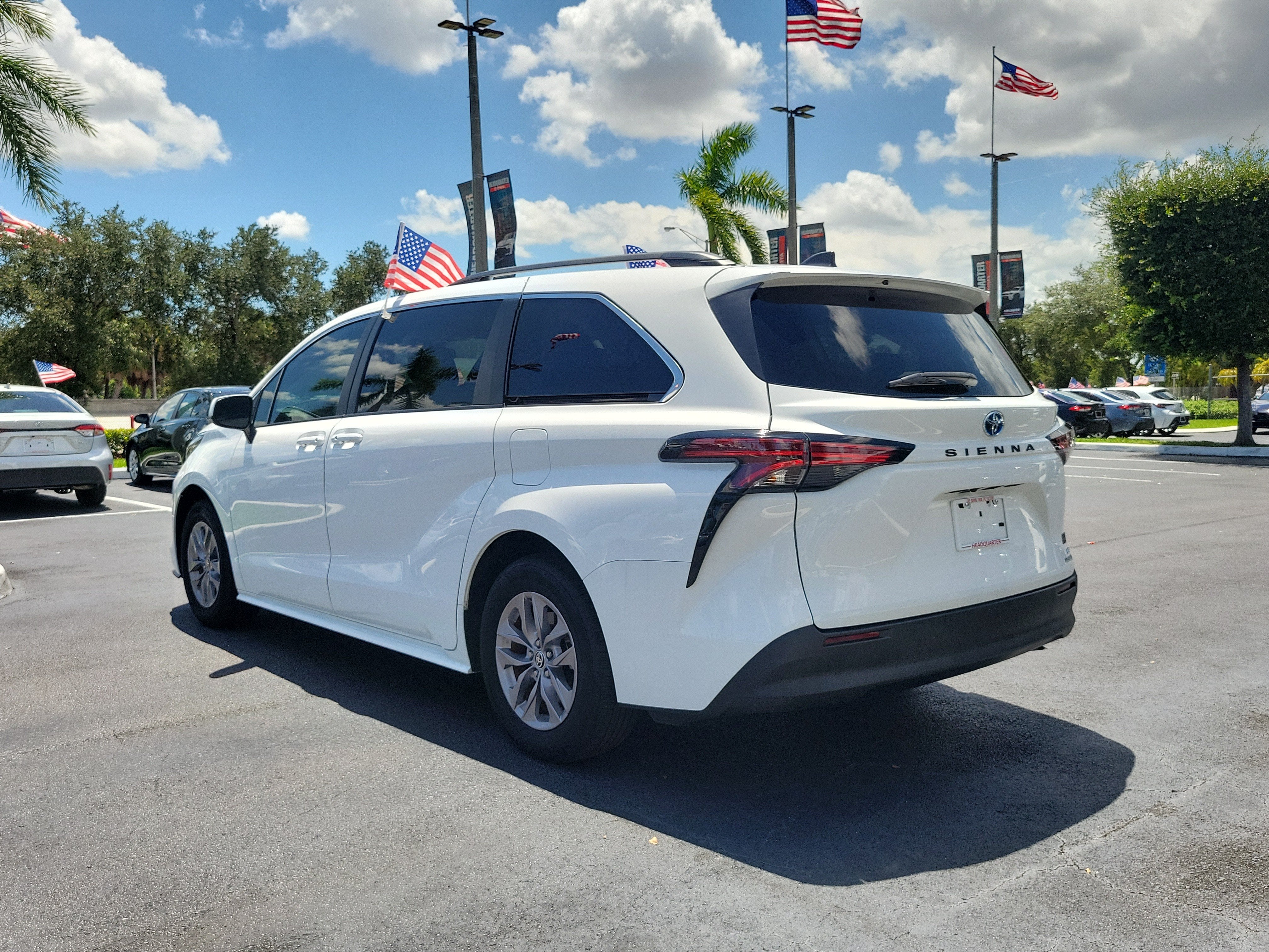 2022 Toyota Sienna LE