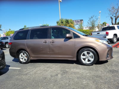 2019 Toyota Sienna LE