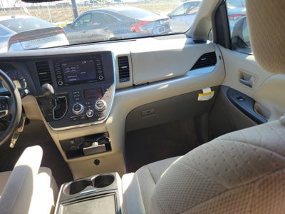 2019 Toyota Sienna LE