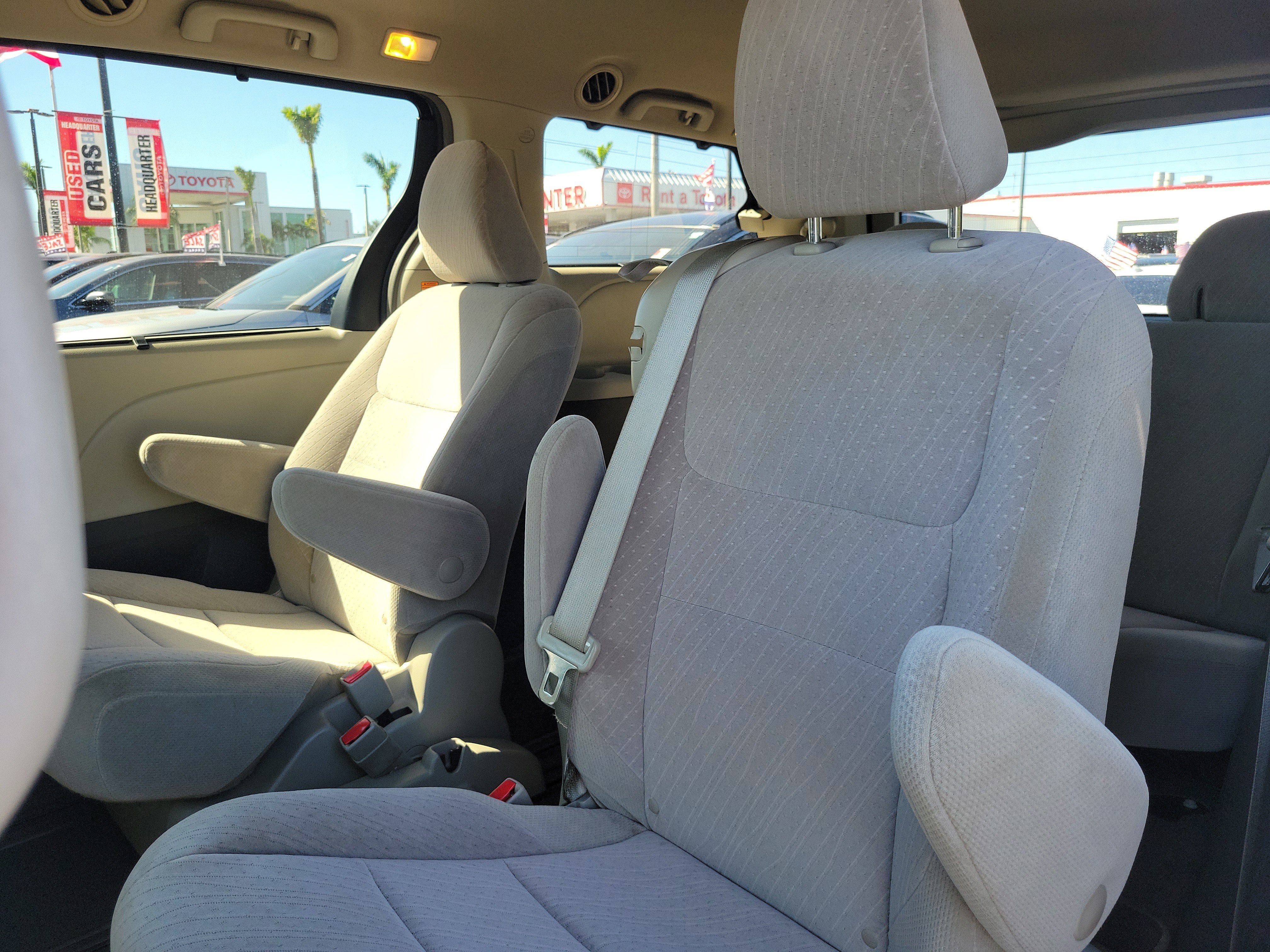 2019 Toyota Sienna LE