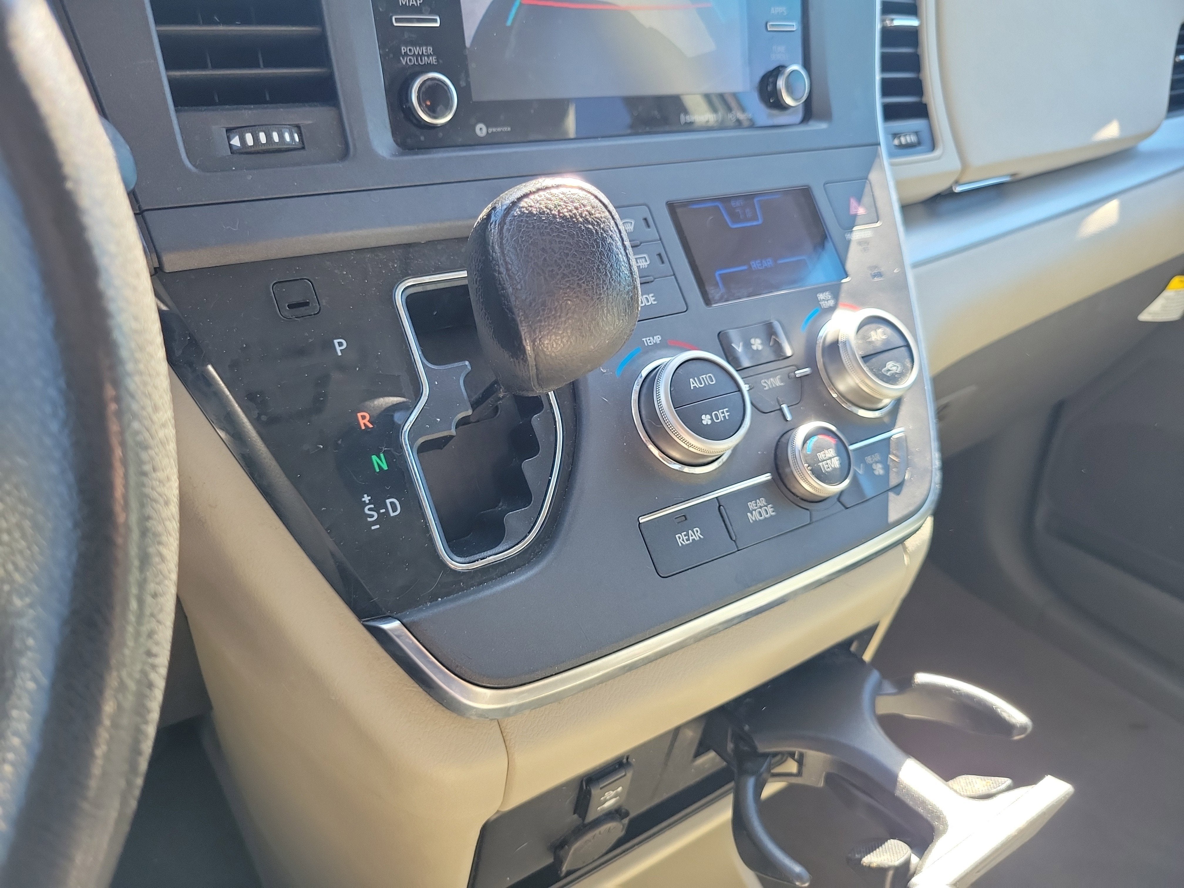 2019 Toyota Sienna LE