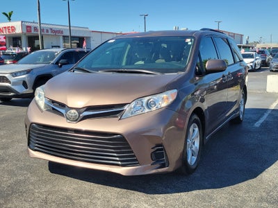 2019 Toyota Sienna LE