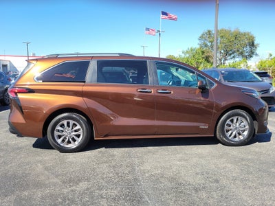 2021 Toyota Sienna XLE