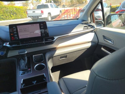2021 Toyota Sienna XLE