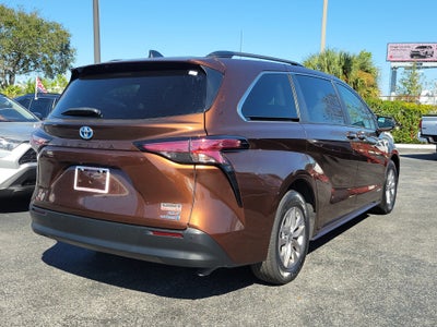 2021 Toyota Sienna XLE