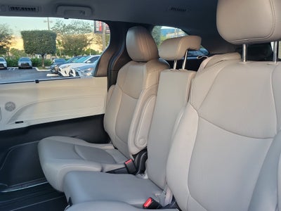 2025 Toyota Sienna XLE