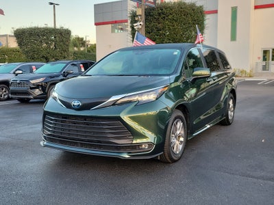 2025 Toyota Sienna XLE