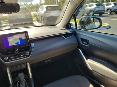 2024 Toyota Corolla Cross LE