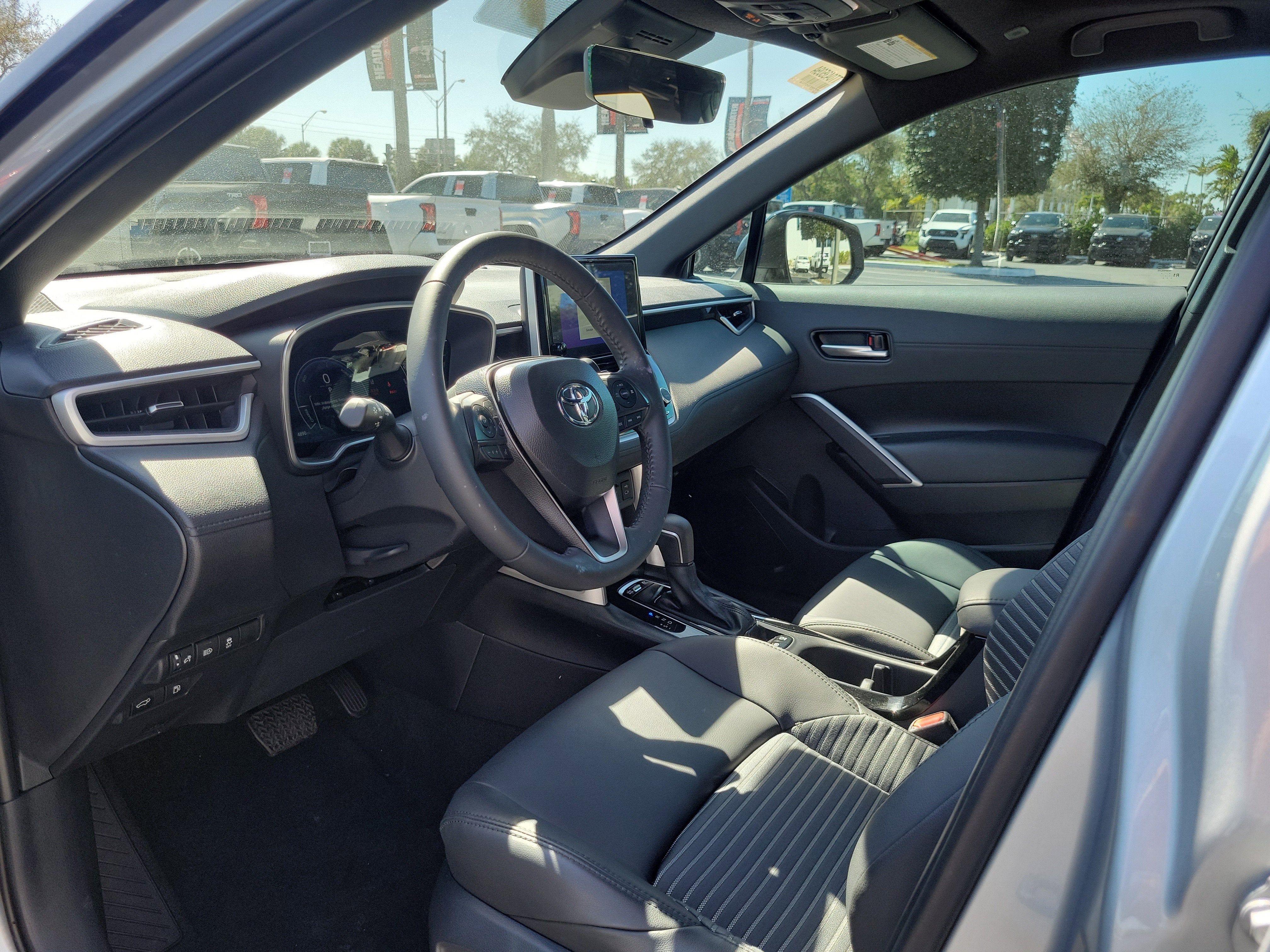 2025 Toyota Corolla Cross Hybrid SE