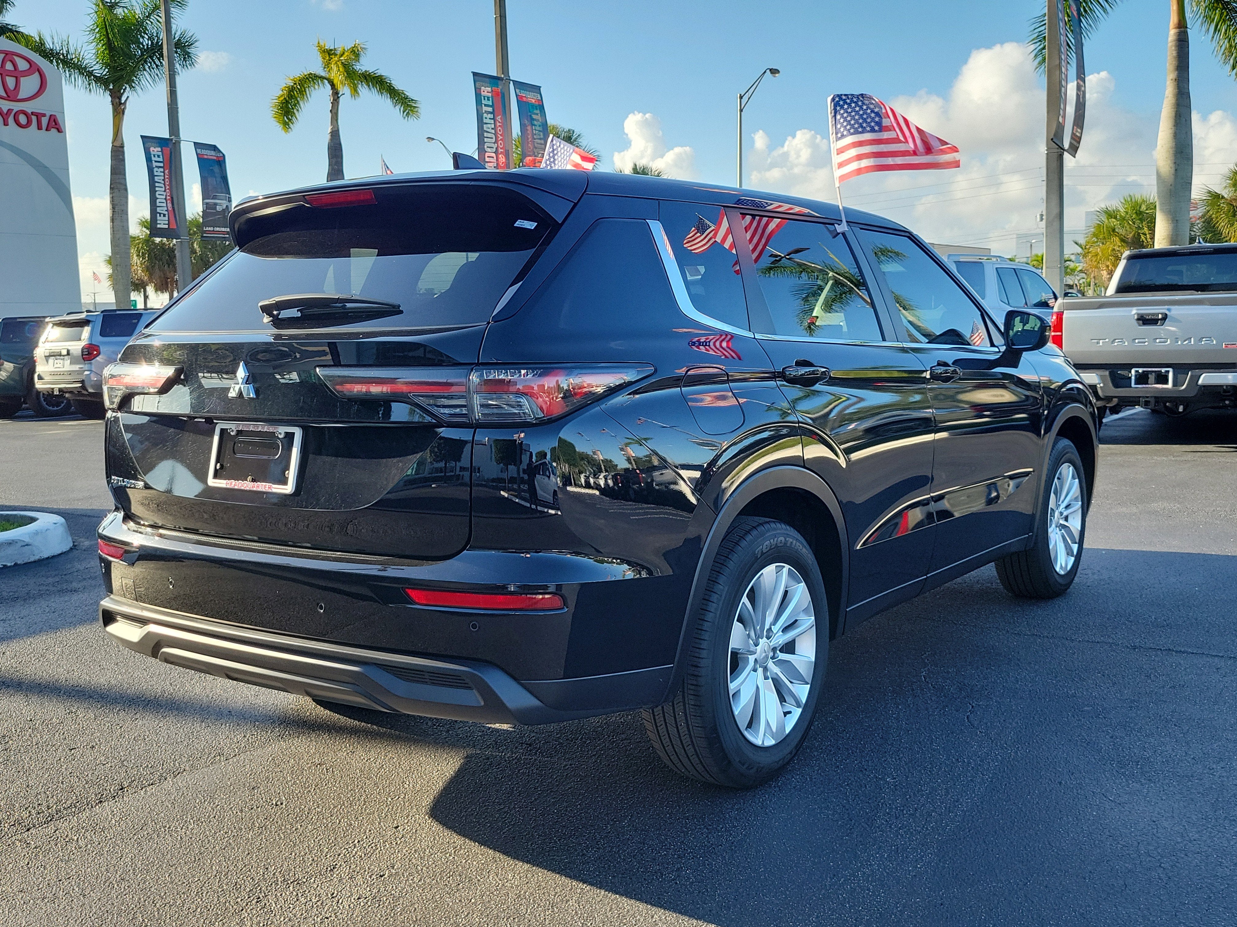 2025 Mitsubishi Outlander ES