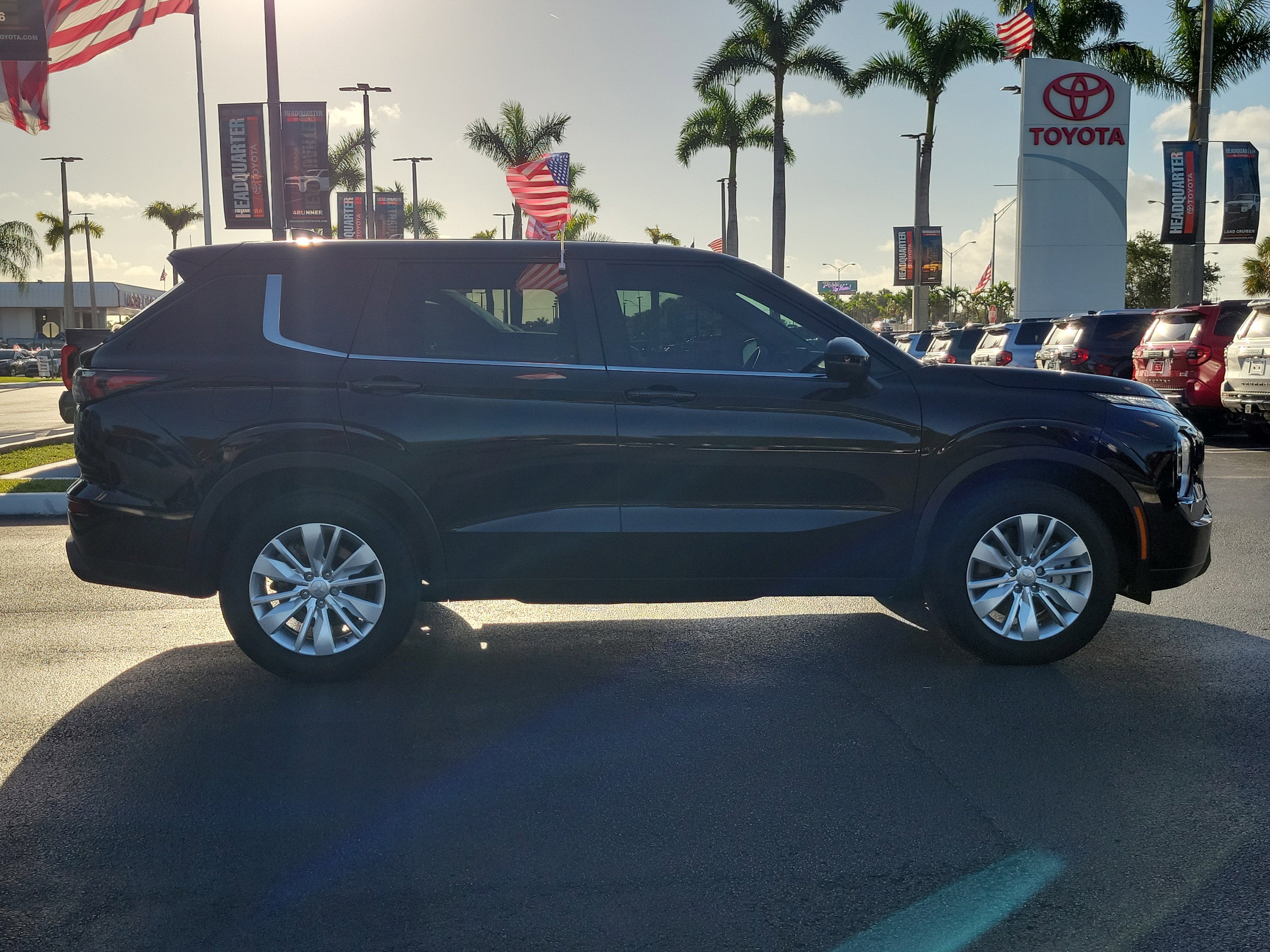 2025 Mitsubishi Outlander ES