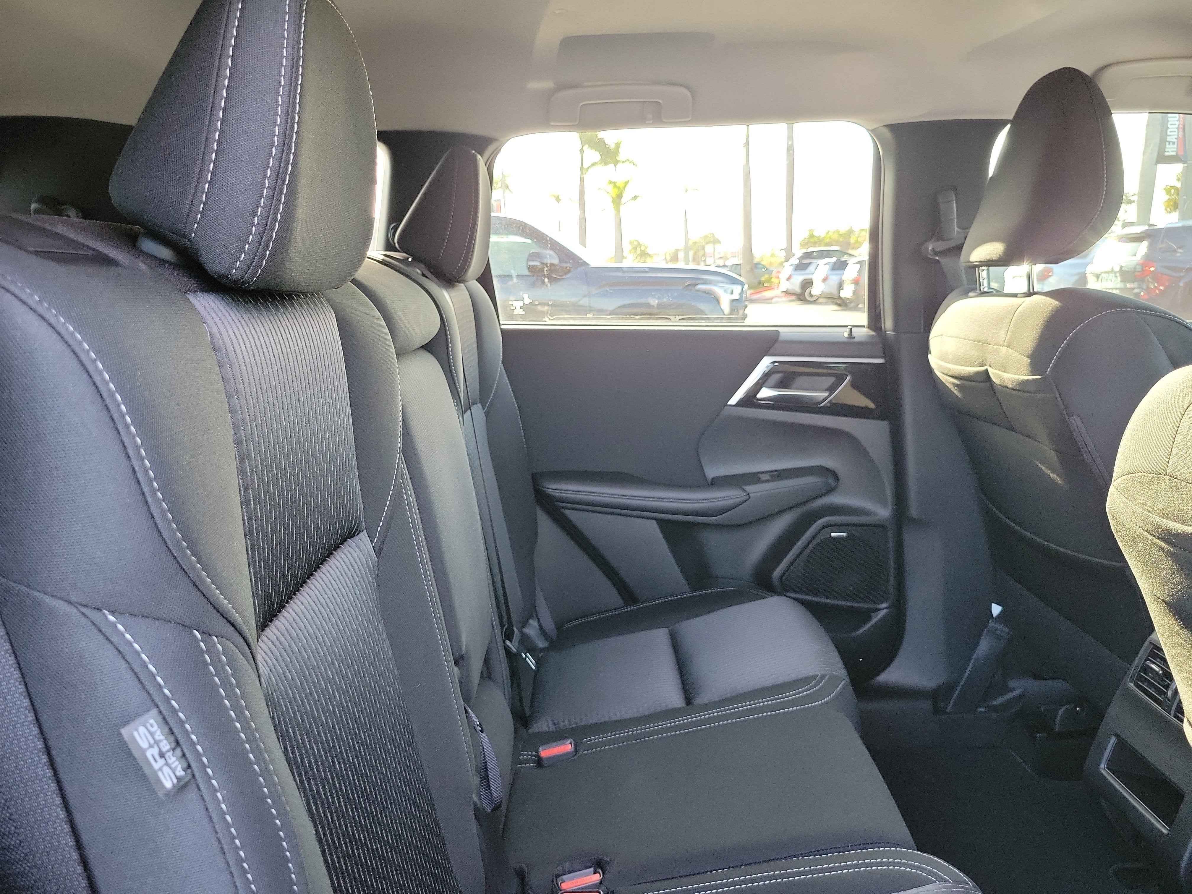 2025 Mitsubishi Outlander ES