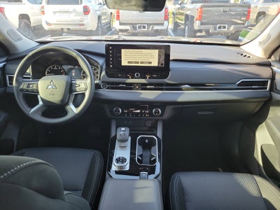 2025 Mitsubishi Outlander ES