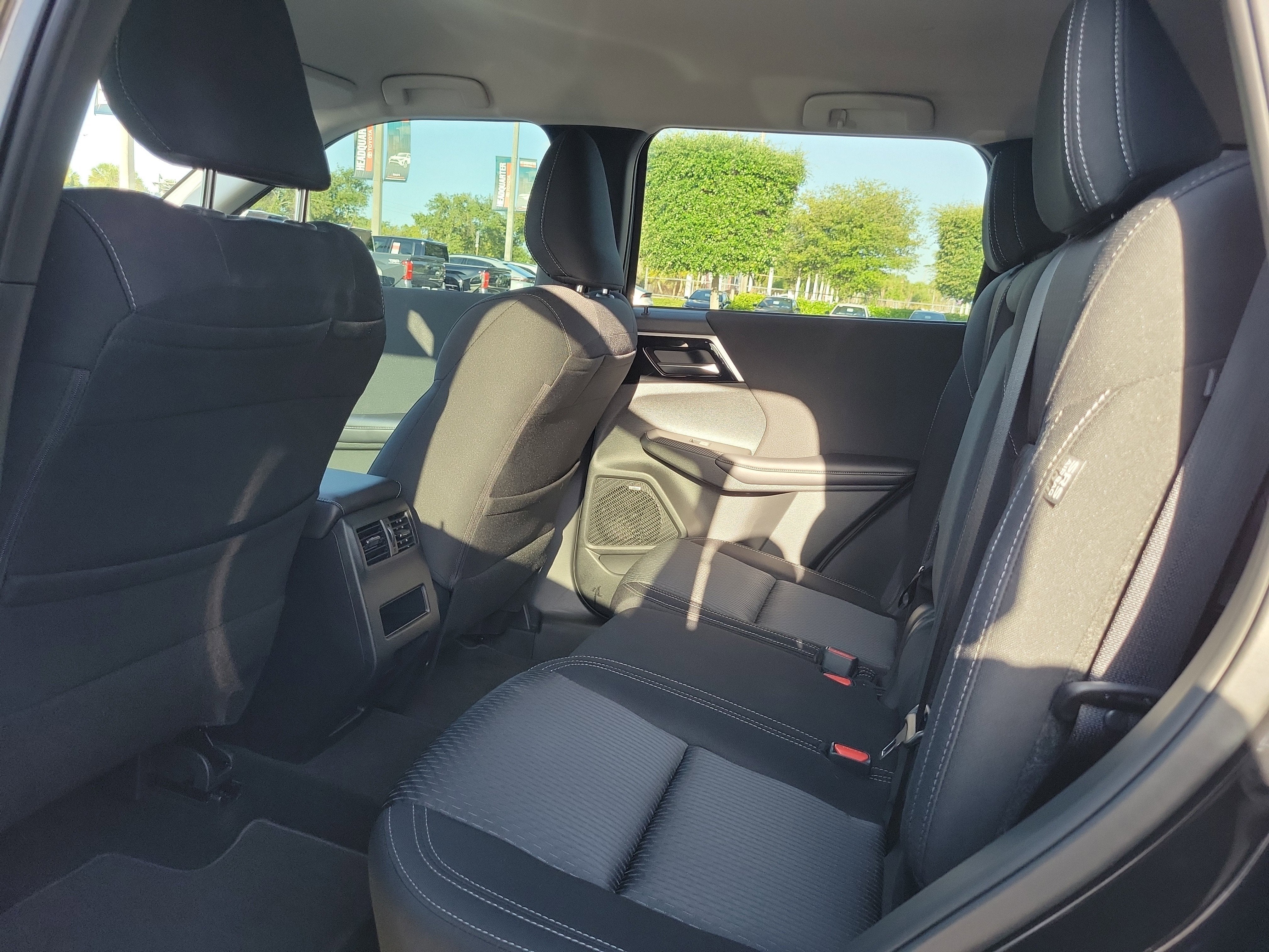 2025 Mitsubishi Outlander ES