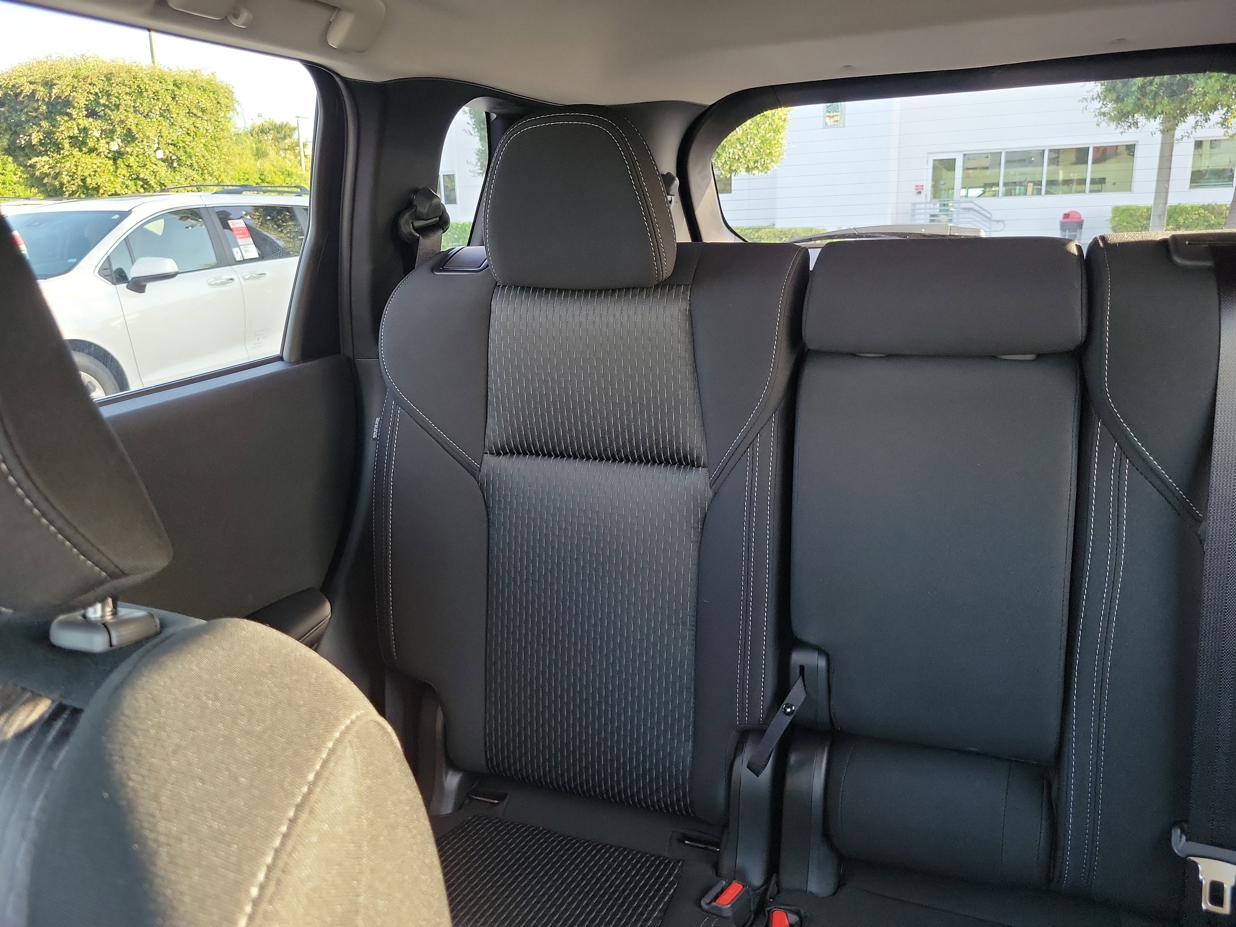 2025 Mitsubishi Outlander ES