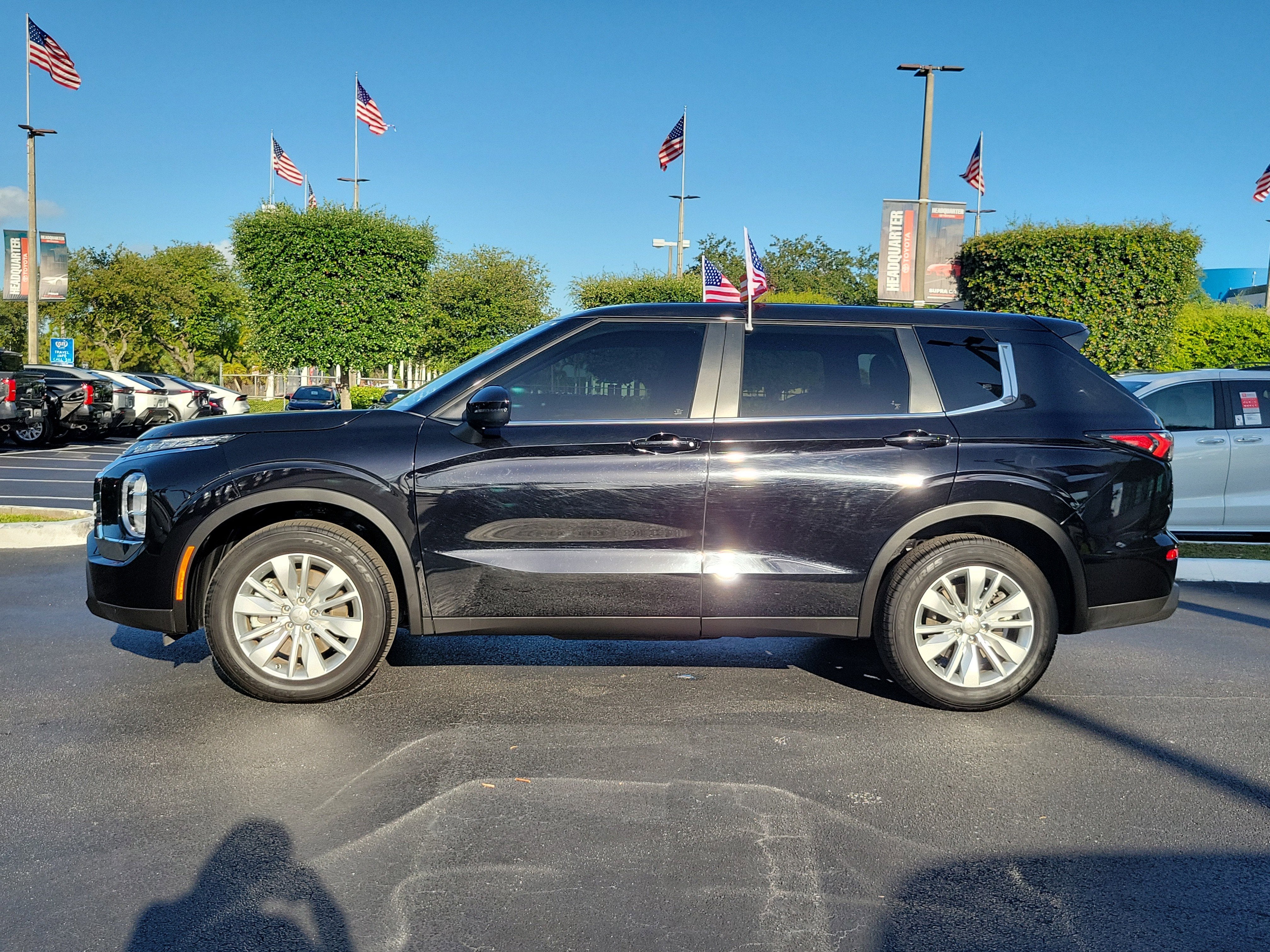2025 Mitsubishi Outlander ES