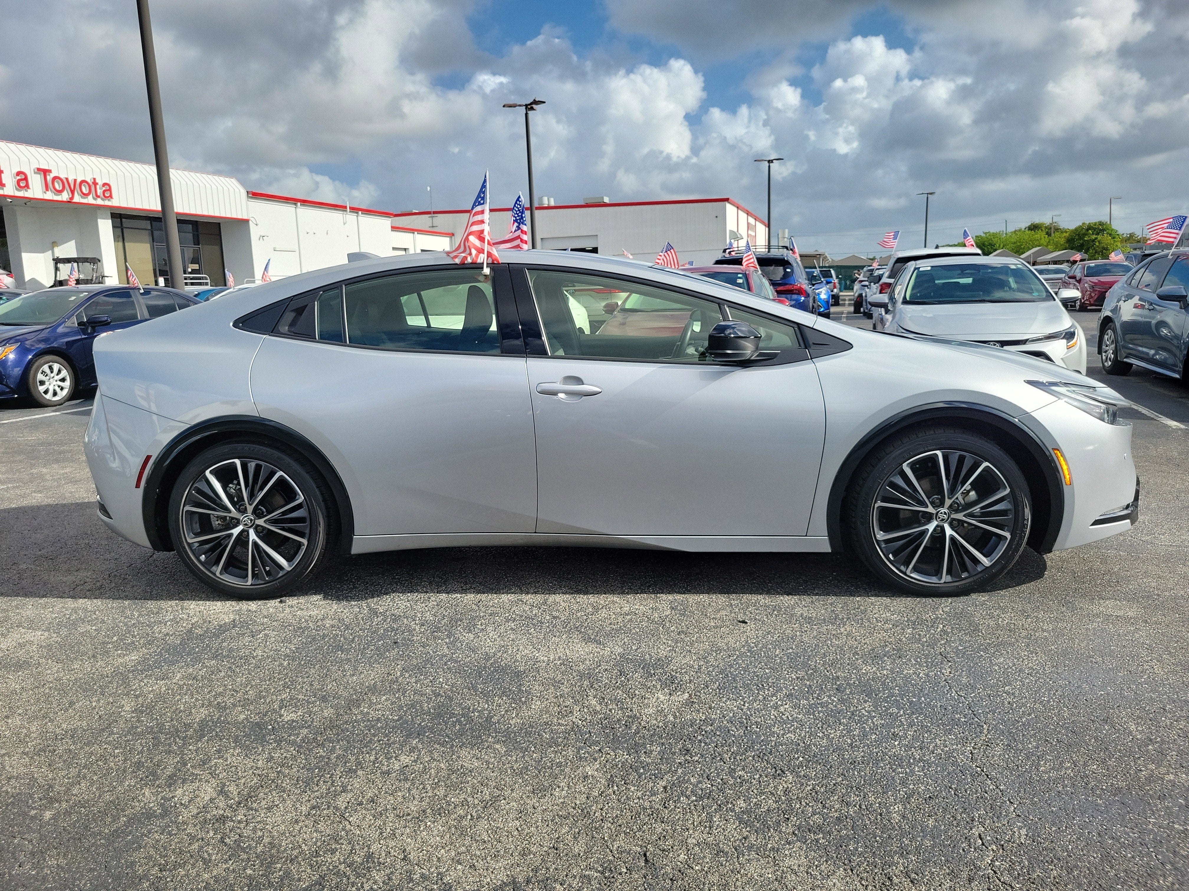 2025 Toyota Prius LE